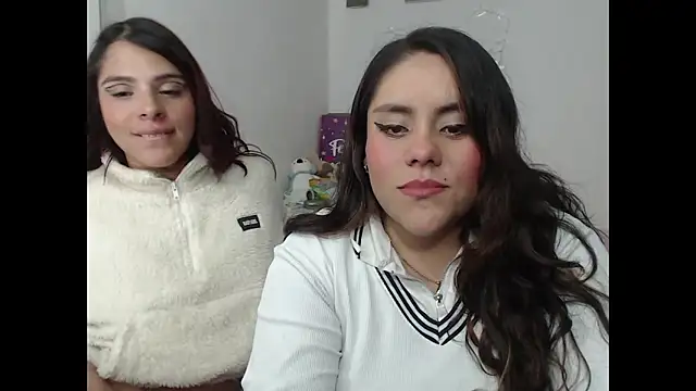 Snapshot of nicky_andcamil chatting on 10/06/25, 12:56 nicky andcamil online show from 10/06/25, 12:56