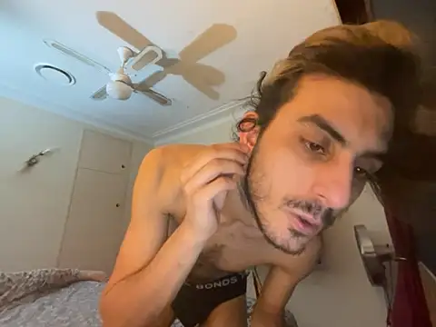 Snapshot of twink69Finger chatting on 09/21/25, 04:01 twink69Finger online show from 09/21/25, 04:01
