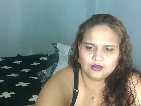 Snapshot of clover_cams1874 chatting on 09/28/25, 05:31 clover cams1874 online show from 09/28/25, 05:31