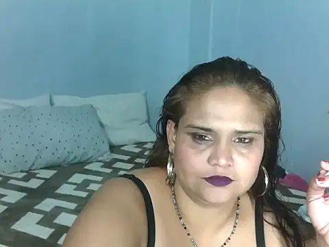 Snapshot of clover_cams1874 chatting on 09/15/25, 06:41 clover cams1874 online show from 09/15/25, 06:41