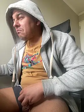 Snapshot of Gusta_bi chatting on 04/17/26, 05:49 Gusta bi online show from 04/17/26, 05:49