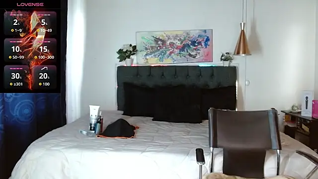 Snapshot of mia_velvet1 chatting on 10/25/25, 01:12 mia velvet1 online show from 10/25/25, 01:12