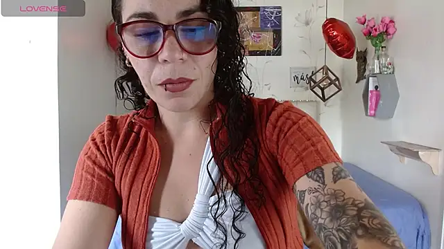 Snapshot of mia_velvet1 chatting on 04/18/26, 03:58 mia velvet1 online show from 04/18/26, 03:58