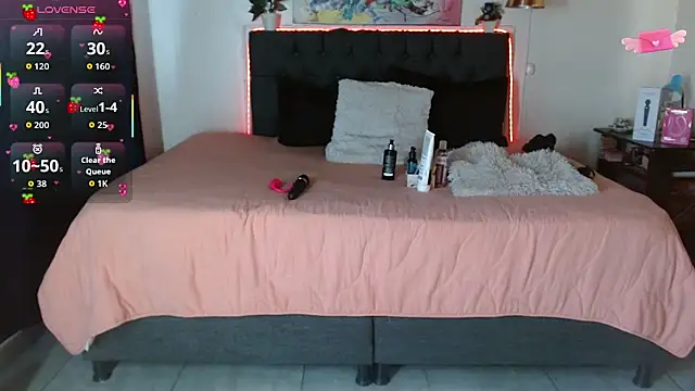 Snapshot of mia_velvet1 chatting on 11/07/25, 12:42 mia velvet1 online show from 11/07/25, 12:42