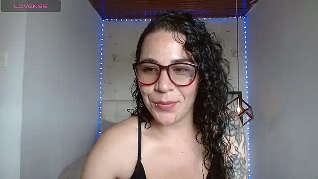 Snapshot of mia_velvet1 chatting on 05/31/26, 06:09 mia velvet1 online show from 05/31/26, 06:09