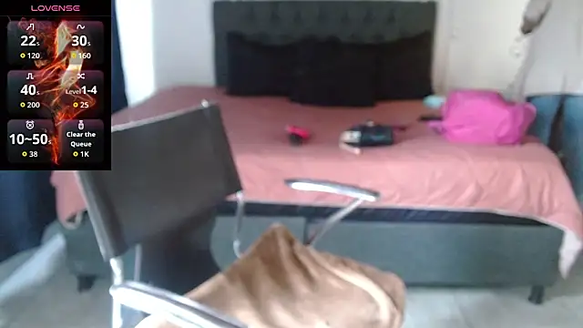 Snapshot of mia_velvet1 chatting on 10/22/25, 03:11 mia velvet1 online show from 10/22/25, 03:11