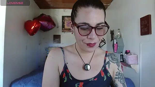 Snapshot of mia_velvet1 chatting on 04/26/26, 03:20 mia velvet1 online show from 04/26/26, 03:20
