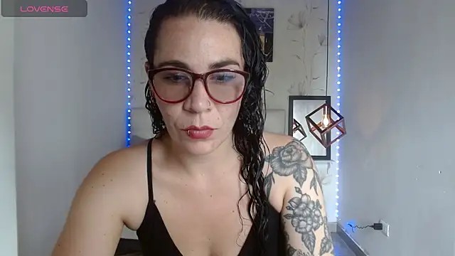 Snapshot of mia_velvet1 chatting on 05/31/26, 03:29 mia velvet1 online show from 05/31/26, 03:29