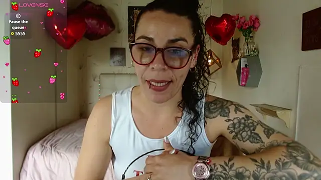 mia velvet1 online show from 04/07/26, 03:25