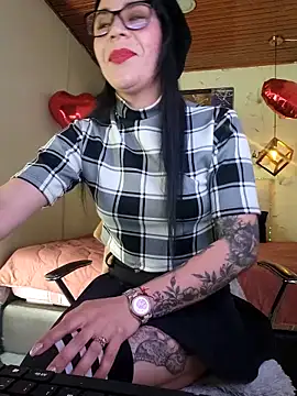 Snapshot of mia_velvet1 chatting on 02/02/26, 04:06 mia velvet1 online show from 02/02/26, 04:06