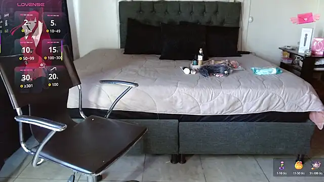 Snapshot of mia_velvet1 chatting on 11/12/25, 01:37 mia velvet1 online show from 11/12/25, 01:37