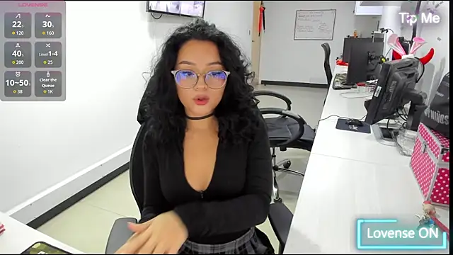 jenn cg online show from 10/18/25, 09:17