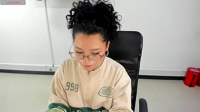 jenn cg online show from 11/15/25, 10:03