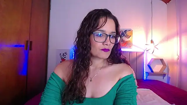 Snapshot of Rose_Thompson1 chatting on 03/13/25, 03:06 Rose Thompson1 online show from 03/13/25, 03:06