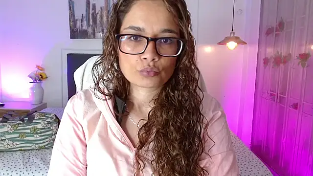 Rose Thompson1 online show from 05/17/26, 01:33