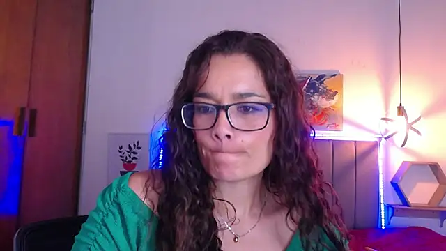 Snapshot of Rose_Thompson1 chatting on 03/13/25, 06:12 Rose Thompson1 online show from 03/13/25, 06:12