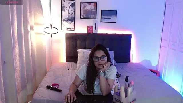 Rose Thompson1 online show from 12/03/25, 02:27