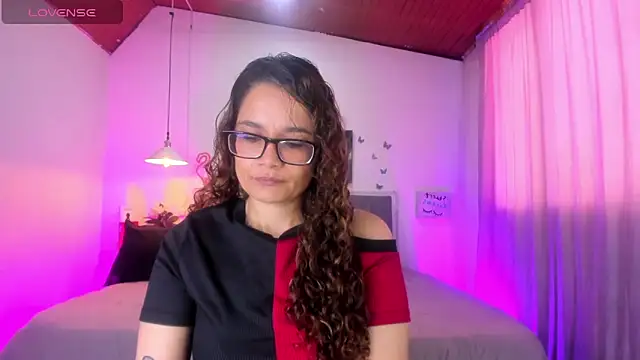 Rose Thompson1 online show from 04/18/26, 01:35