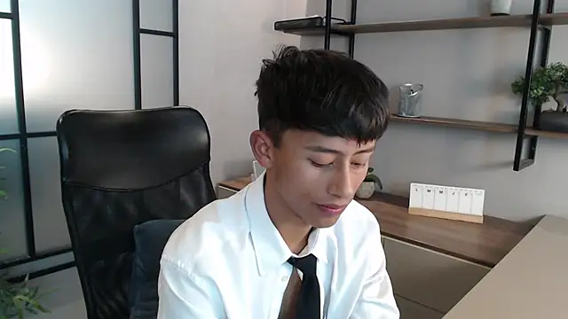 Snapshot of labrinthteasing chatting on 03/17/25, 11:24 labrinthteasing online show from 03/17/25, 11:24