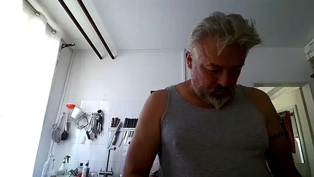 Snapshot of Berg_Boy chatting on 07/13/26, 10:36 Berg Boy online show from 07/13/26, 10:36