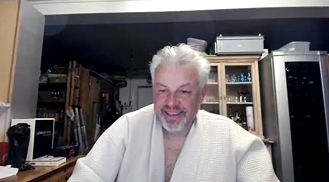 Snapshot of Berg_Boy chatting on 03/18/25, 07:55 Berg Boy online show from 03/18/25, 07:55