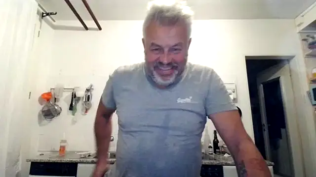 Snapshot of Berg_Boy chatting on 09/27/25, 10:27 Berg Boy online show from 09/27/25, 10:27