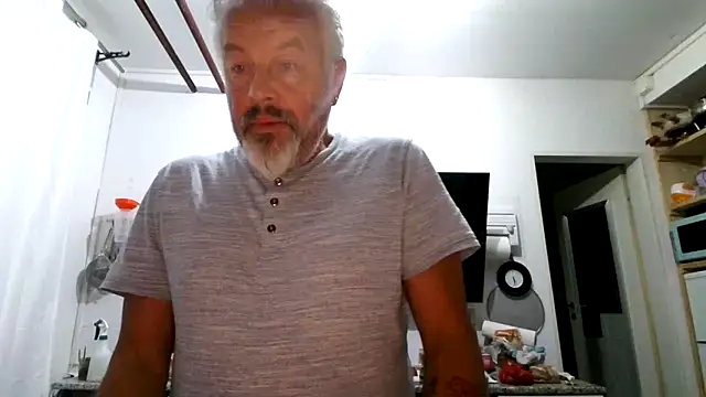 Snapshot of Berg_Boy chatting on 06/01/26, 03:29 Berg Boy online show from 06/01/26, 03:29