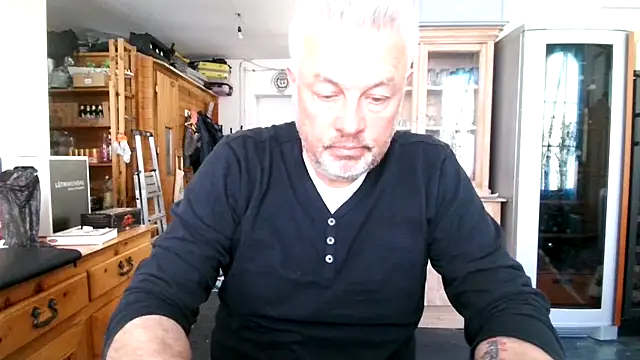 Snapshot of Berg_Boy chatting on 03/20/25, 11:16 Berg Boy online show from 03/20/25, 11:16