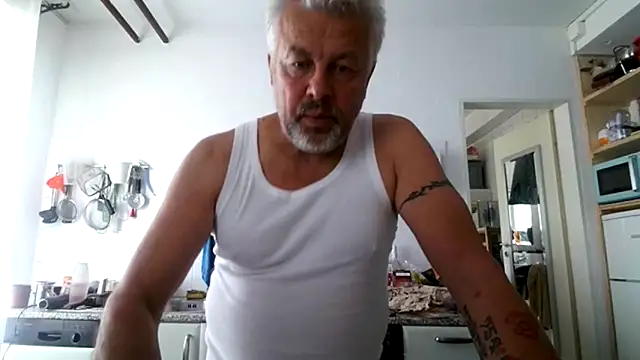 Snapshot of Berg_Boy chatting on 09/09/25, 10:25 Berg Boy online show from 09/09/25, 10:25