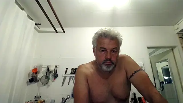 Snapshot of Berg_Boy chatting on 09/18/25, 09:18 Berg Boy online show from 09/18/25, 09:18