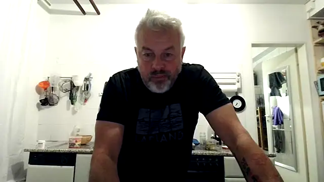 Snapshot of Berg_Boy chatting on 10/02/25, 04:38 Berg Boy online show from 10/02/25, 04:38