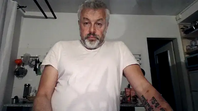 Snapshot of Berg_Boy chatting on 10/18/25, 11:29 Berg Boy online show from 10/18/25, 11:29