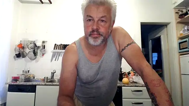 Snapshot of Berg_Boy chatting on 09/16/25, 05:25 Berg Boy online show from 09/16/25, 05:25