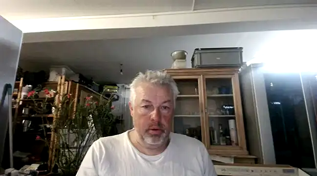 Snapshot of Berg_Boy chatting on 03/11/25, 04:51 Berg Boy online show from 03/11/25, 04:51