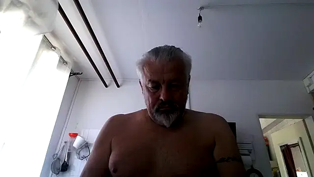 Snapshot of Berg_Boy chatting on 07/12/26, 01:01 Berg Boy online show from 07/12/26, 01:01