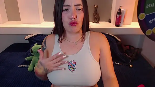 Snapshot of milu_w4llace chatting on 10/14/25, 11:58 milu w4llace online show from 10/14/25, 11:58