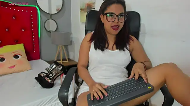 Snapshot of Mehlany_Moretz chatting on 03/13/25, 10:54 Mehlany Moretz online show from 03/13/25, 10:54