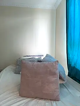 Ivelleee  online show from 10/01/25, 07:29