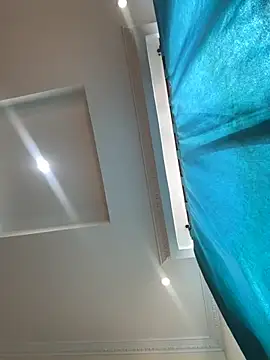 Ivelleee  online show from 11/04/25, 08:01