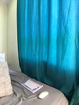 Ivelleee  online show from 10/28/25, 10:20