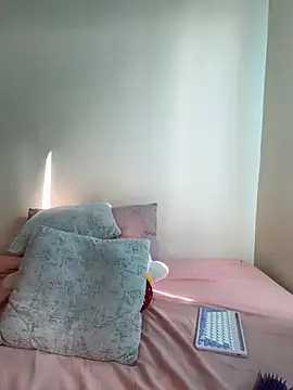 Ivelleee  online show from 11/17/25, 08:46