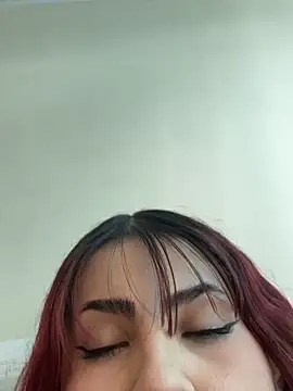 Ivelleee  online show from 11/18/25, 08:34