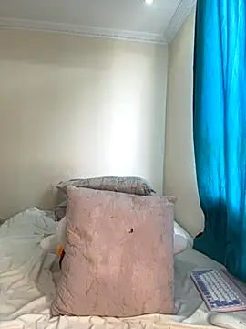 Ivelleee  online show from 10/05/25, 01:35