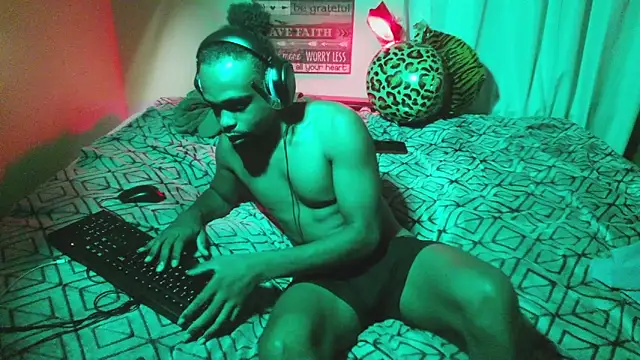 Snapshot of anthonyroth chatting on 10/11/25, 03:18 anthonyroth online show from 10/11/25, 03:18