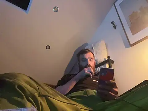 Snapshot of LKC94 chatting on 03/18/25, 01:13 LKC94 online show from 03/18/25, 01:13