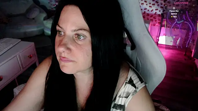 Snapshot of BellaStar84 chatting on 07/16/26, 08:33 BellaStar84 online show from 07/16/26, 08:33