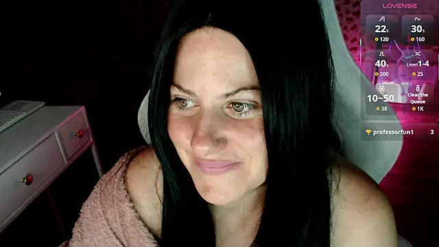 Snapshot of BellaStar84 chatting on 06/30/26, 06:02 BellaStar84 online show from 06/30/26, 06:02
