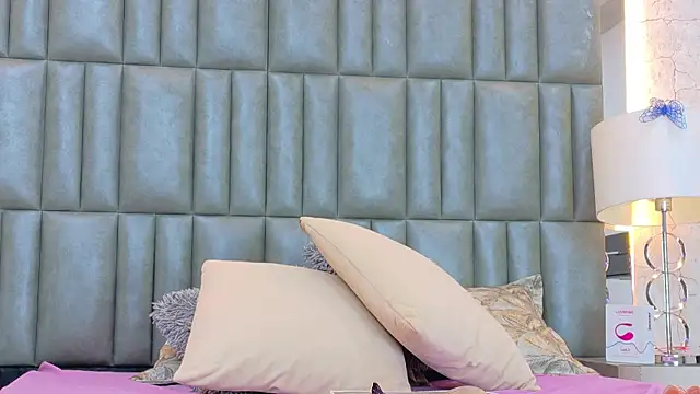 Snapshot of CamilaJohnston chatting on 05/19/26, 01:21 CamilaJohnston online show from 05/19/26, 01:21