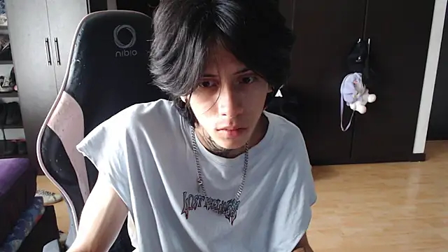 Snapshot of xIce_Boy chatting on 12/18/25, 01:59 xIce Boy online show from 12/18/25, 01:59