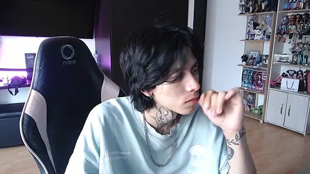 Snapshot of xIce_Boy chatting on 12/05/25, 01:32 xIce Boy online show from 12/05/25, 01:32